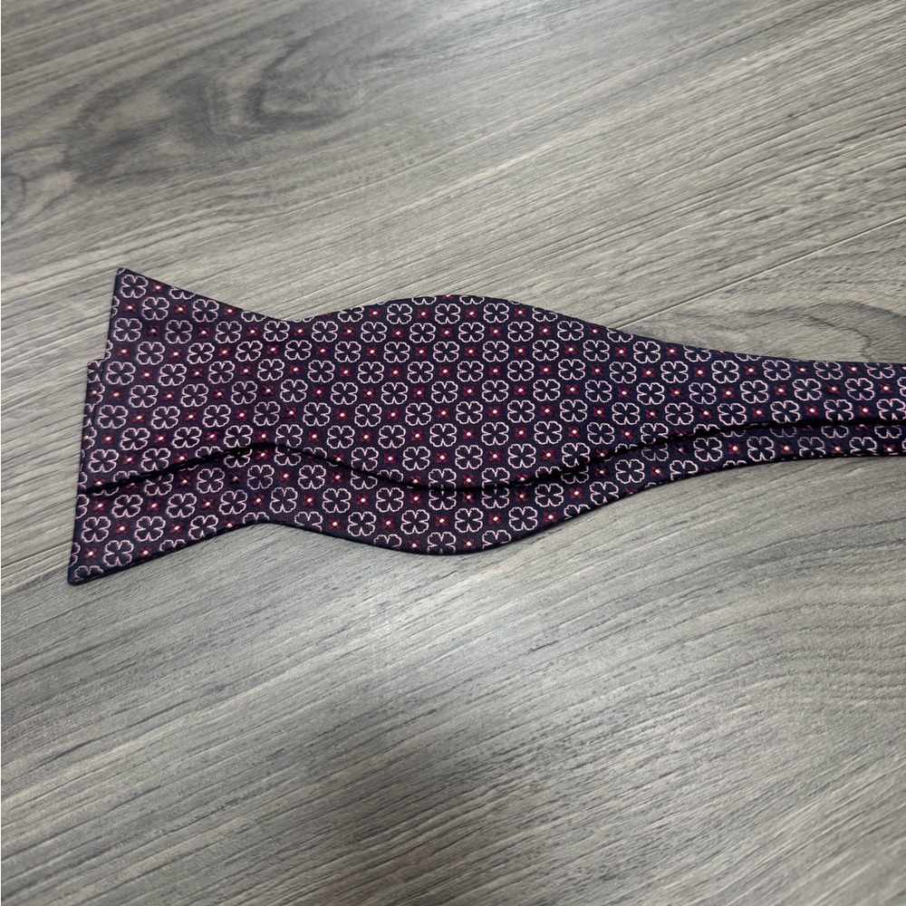 Men's Purple Patterned Bow Tie - Picture 2 of 4